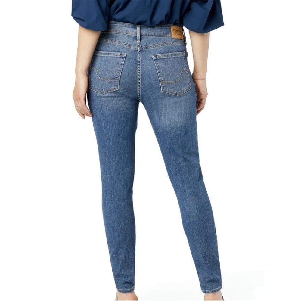 LEVIS mid rise skinny jeans